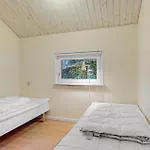 Hébergement de vacances 2 Bedroom Lovely In