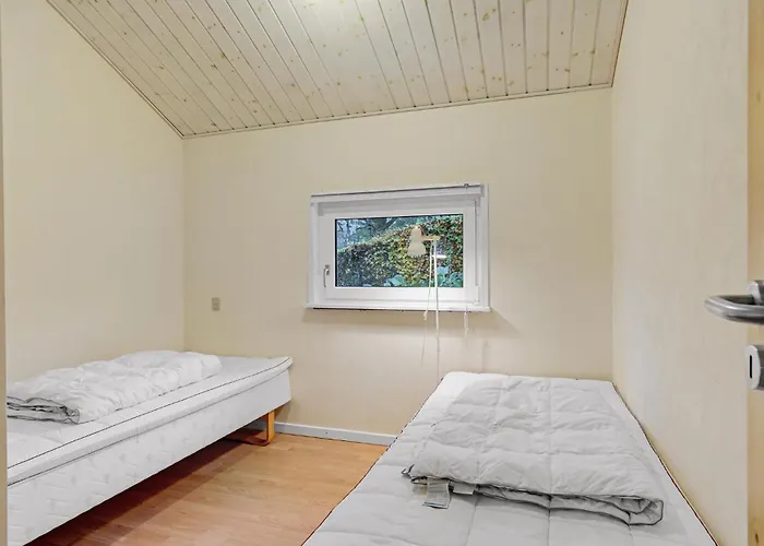 Semesterbostad 2 Bedroom Lovely In