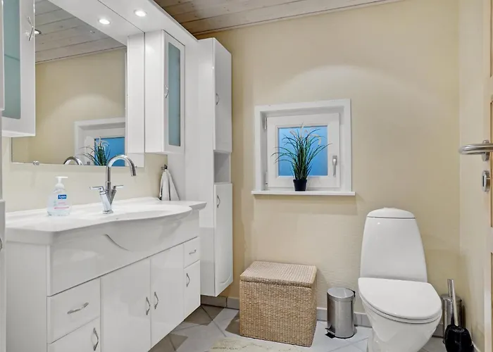 Semesterbostad 2 Bedroom Lovely In