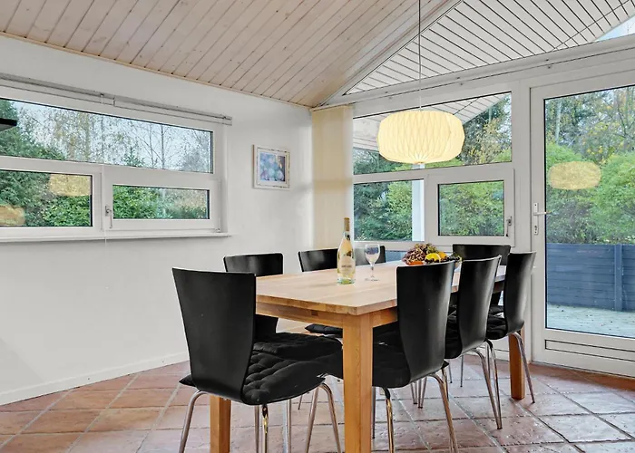 2 Bedroom Lovely In Semesterbostad